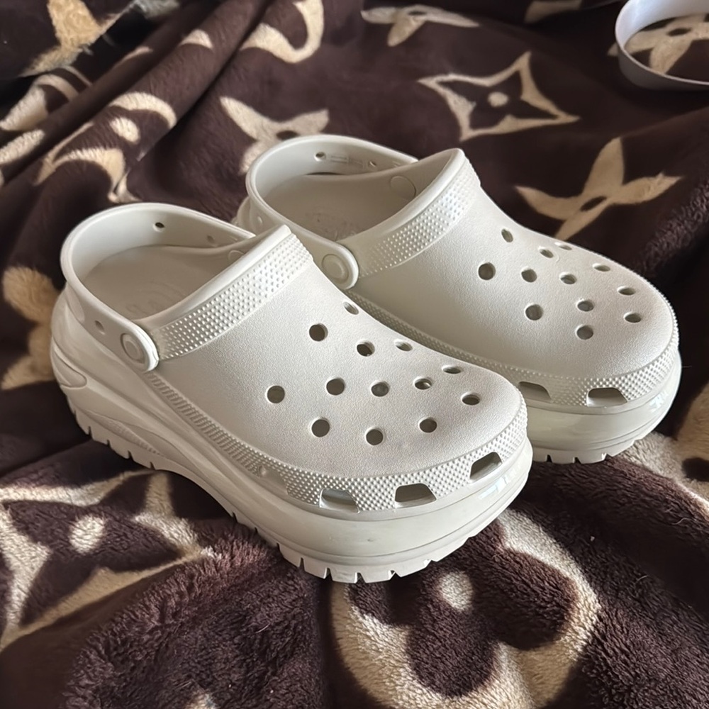 Croc mega crush platforms